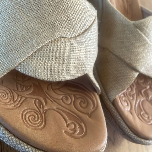 Born -  Wedge Open Toe Slip On Wedge Sandal Shoes Tan Size 6 Size 36.5 - Picture 4 of 13